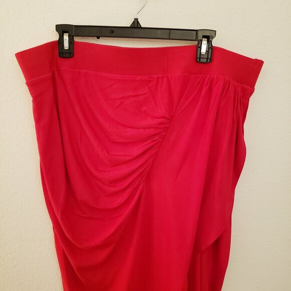 Torrid Tulip Hem Ruched Holiday Red Bodycon Skirt Size 2x EUC - Picture 7 of 9